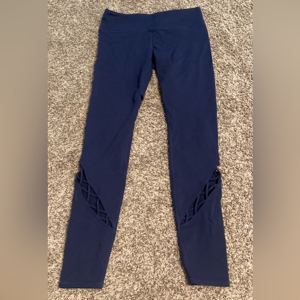 Alo Yoga leggings navy blue cute cutout design on bottom